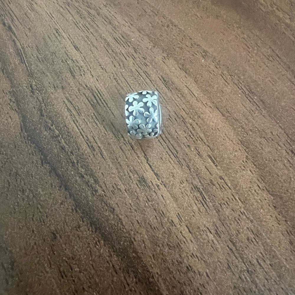 Pandora flower clip charm